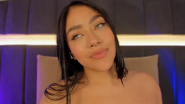 nicolle_pierce from StripChat is Freechat