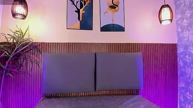 NicolleeEvanss from StripChat is Freechat
