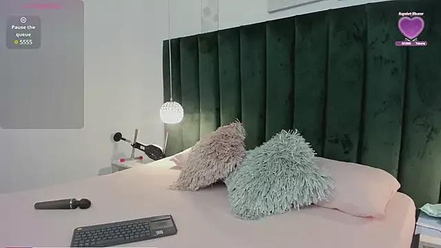 NicolMiller_ from StripChat is Freechat
