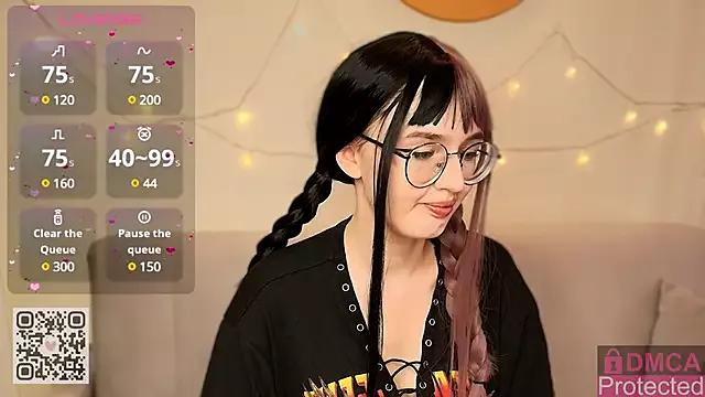 NikkiOak from StripChat is Freechat