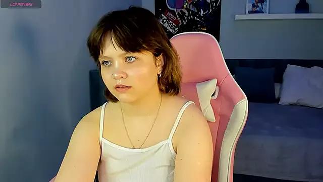 Nina_Lunaa from StripChat is Freechat