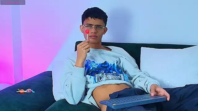 NINETEEN_B from StripChat