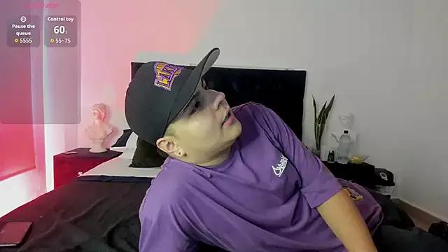 NoahLux from StripChat is Freechat