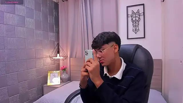 OliverTwinky from StripChat is Freechat