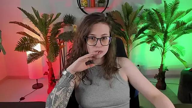 OliviaMcClean from StripChat is Freechat