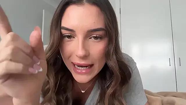 parisbabyxox from StripChat is Freechat