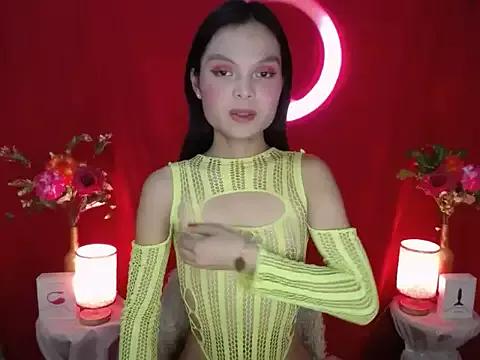 petite_maxi from StripChat is Freechat