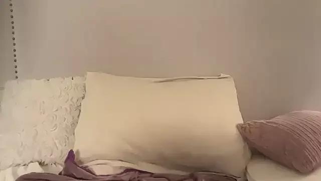 poppyknox from StripChat is Freechat
