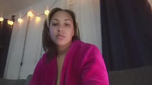 prettylildes from StripChat is Freechat