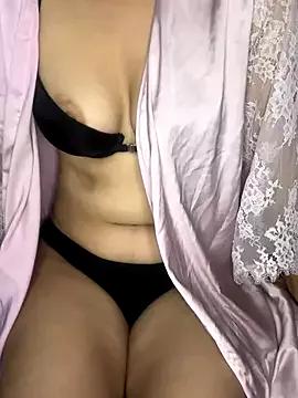 Queen-35 from StripChat is Freechat