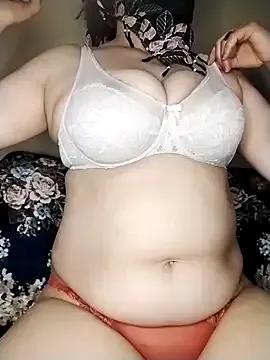 Queen_3lyaa from StripChat is Freechat