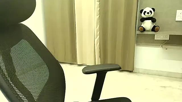 Queen_Sakhi from StripChat is Freechat