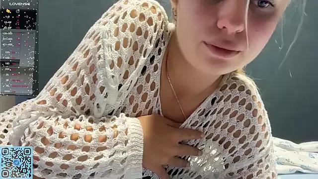 RadiantBliss from StripChat is Freechat