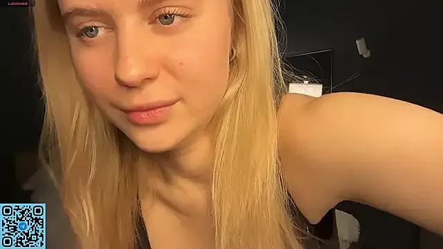 RadiantBliss from StripChat is Freechat