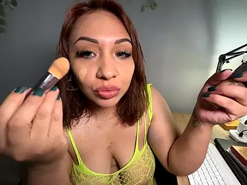 RaquelL0ve from StripChat is Freechat
