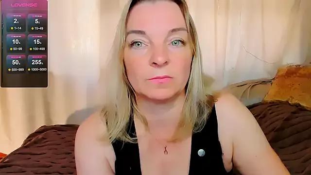 Regina__blue from StripChat is Freechat