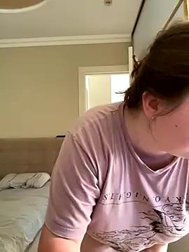 remirann_ from StripChat is Freechat