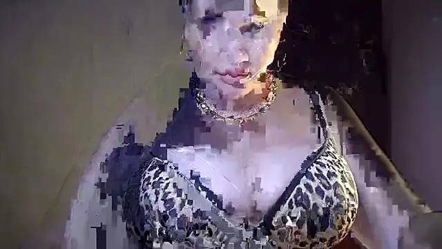 Renezlice from StripChat is Freechat
