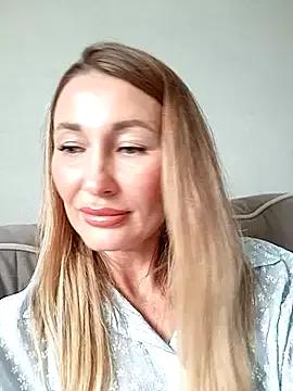 Risky-SquirtingGirl from StripChat is Freechat