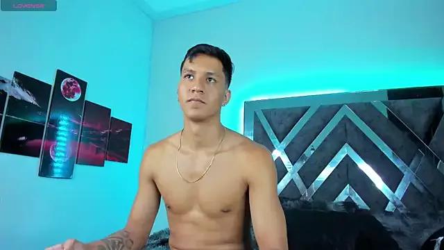 Robertmiller21 from StripChat is Freechat