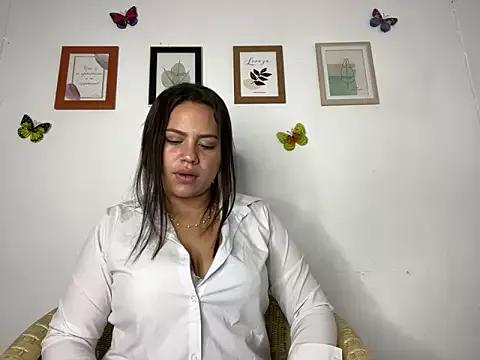 Roberts_Aisha from StripChat is Freechat