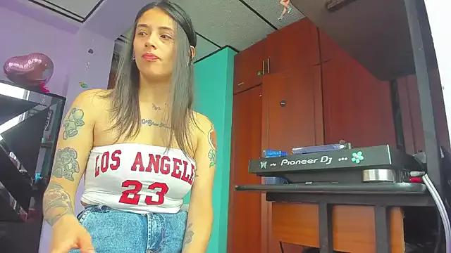 Rosa_ from StripChat is Freechat