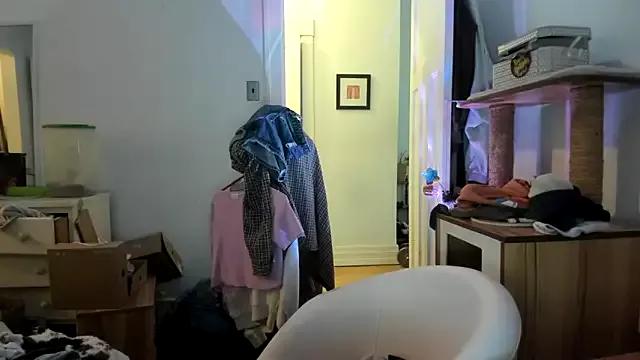 Rosiee69_ from StripChat is Freechat