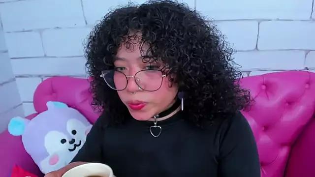 SAFIROAGATA from StripChat is Freechat