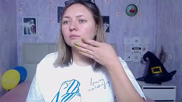 SallyVerda from StripChat is Freechat