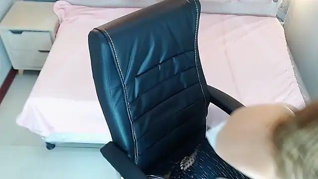 Salome_Milf202 from StripChat is Freechat
