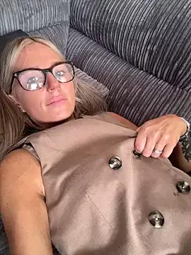 sammie-99 from StripChat is Freechat