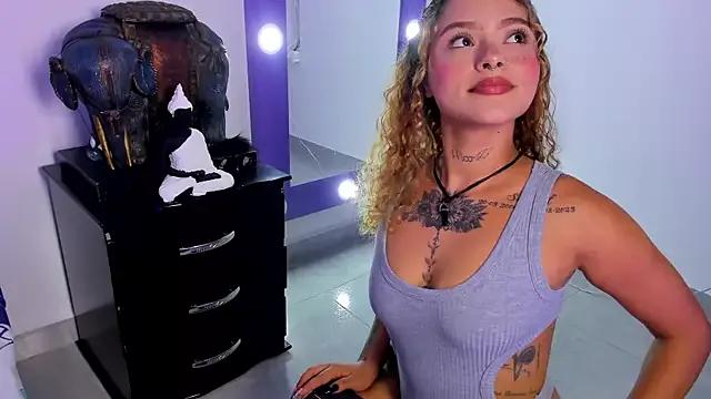 SammyWhiite from StripChat is Freechat