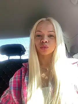 SandraHub from StripChat is Freechat
