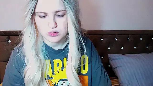 Sara4uu from StripChat is Freechat