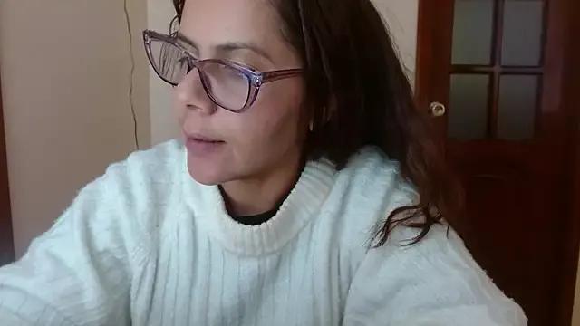 Sara_Brandon from StripChat is Freechat