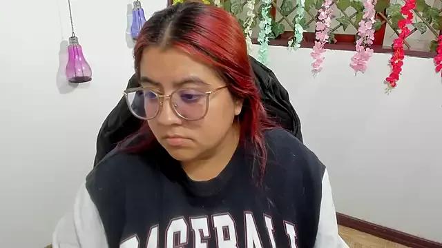 Sarah_potter from StripChat is Freechat