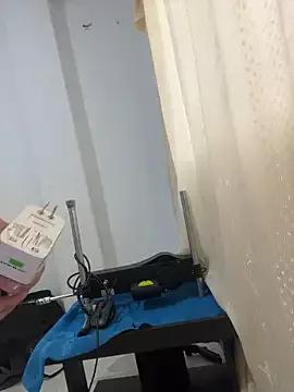 sarahreyess_11 from StripChat is Freechat