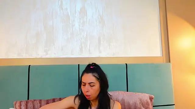 SarraRose from StripChat