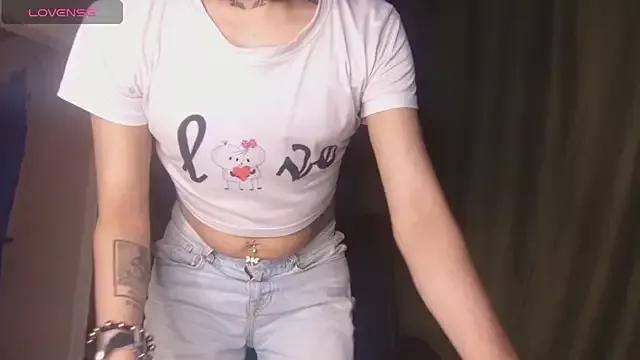 Scarlett_crastrawberry from StripChat is Freechat