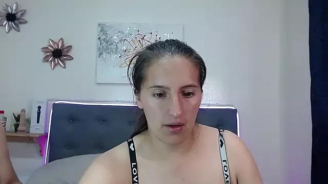 sharon_and_kloee from StripChat is Freechat