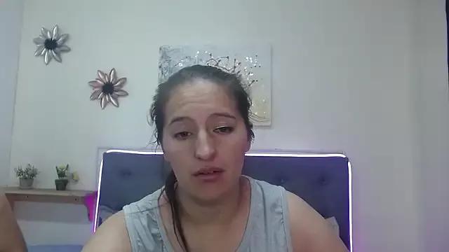 sharon_and_kloee from StripChat is Freechat
