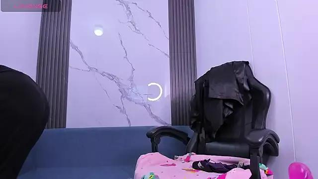 ShaunaDream from StripChat is Freechat
