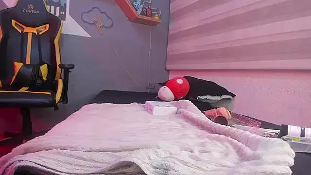 SheryLee from StripChat is Freechat