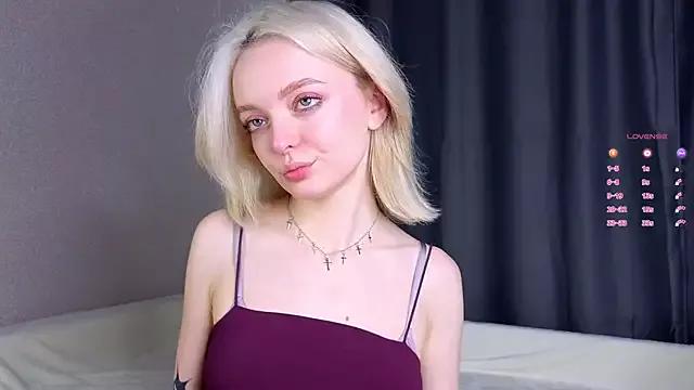 ShizukaBlanche from StripChat is Freechat