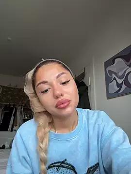 SilkyMira from StripChat is Freechat