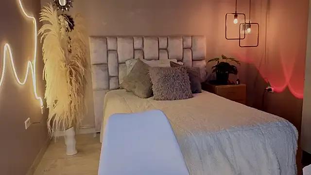 Silvermistt from StripChat is Freechat