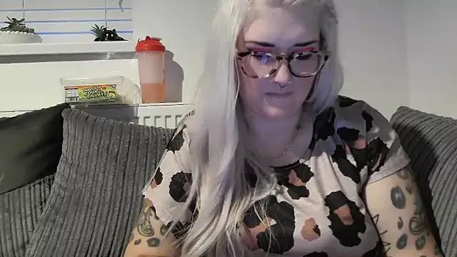 Sizzling_Indie36 from StripChat is Freechat