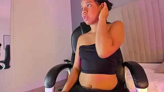 skaylarblossom from StripChat is Freechat