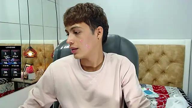 SkinnyBoy_ from StripChat is Freechat