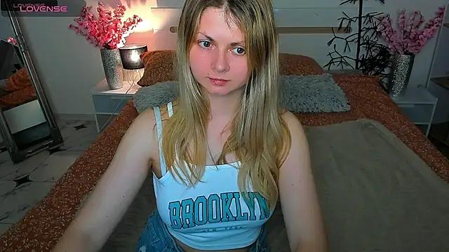 SmilingEmily_ from StripChat is Freechat